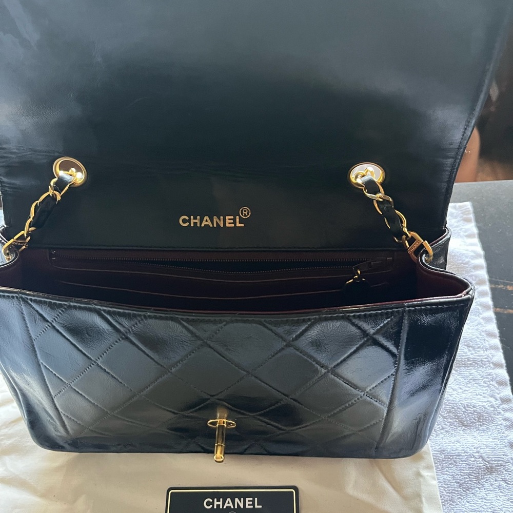 CHANEL Black Crossbody Bag with Gold Chain - Picture 6 of 16